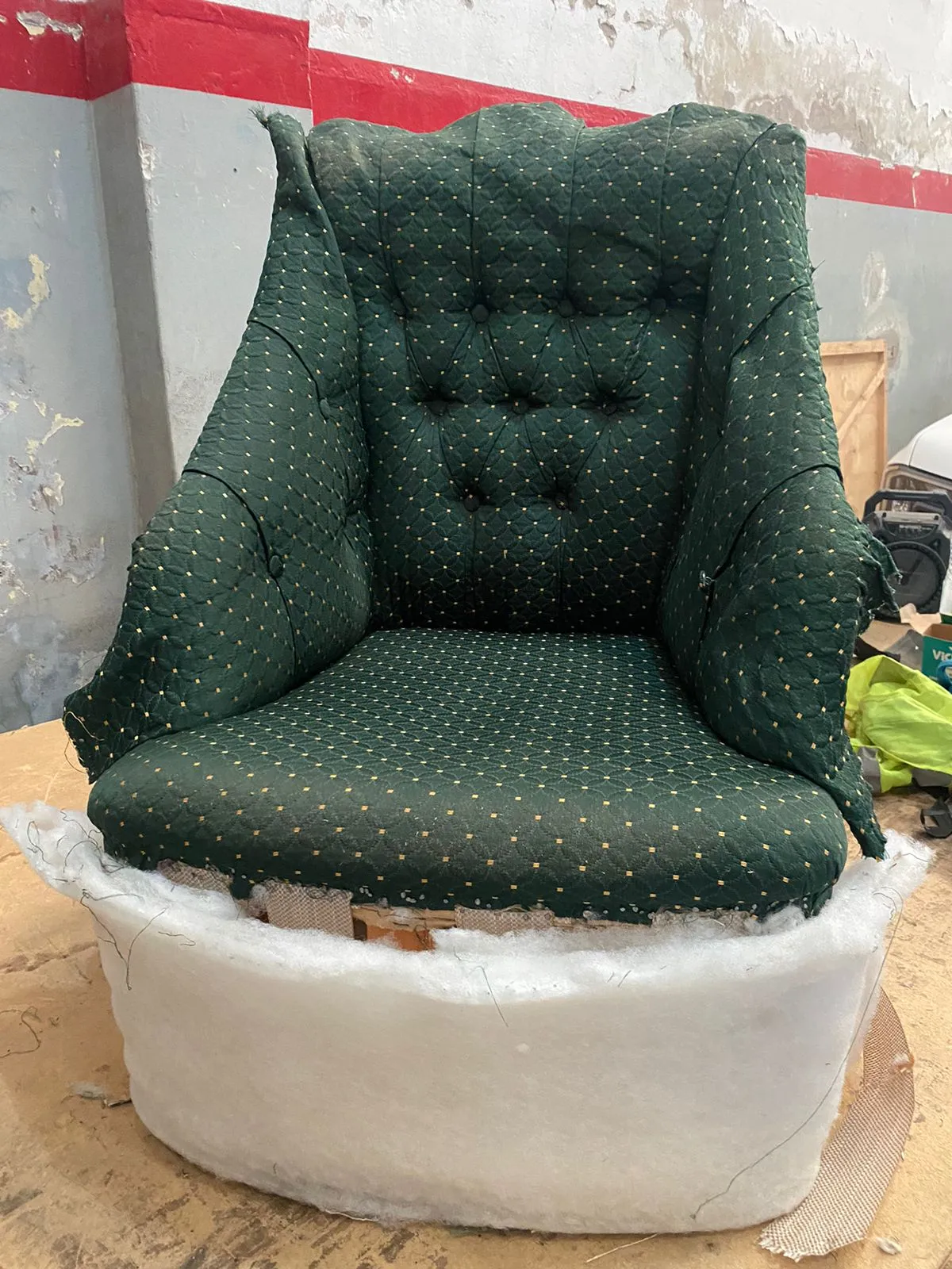 Silla poltrona capitoné — Antes